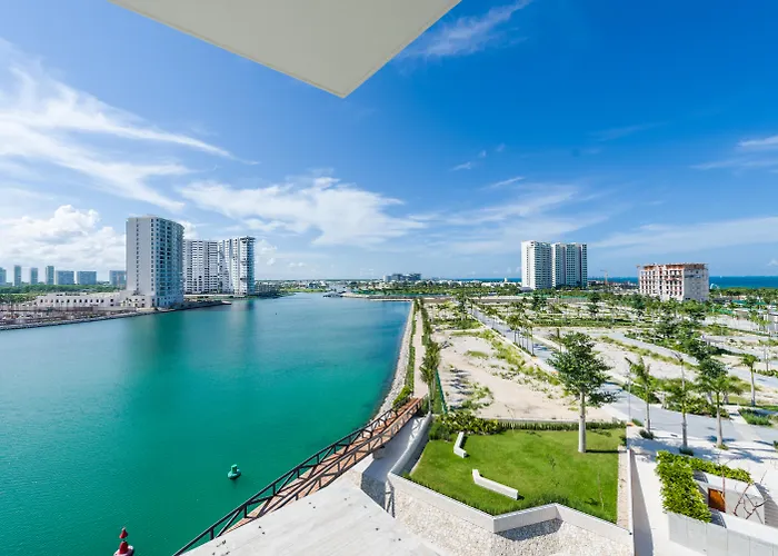 Renaissance Cancun Resort & Marina